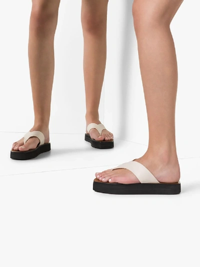 Shop Atp Atelier 'melitto' Flatform-sandalen In Weiss