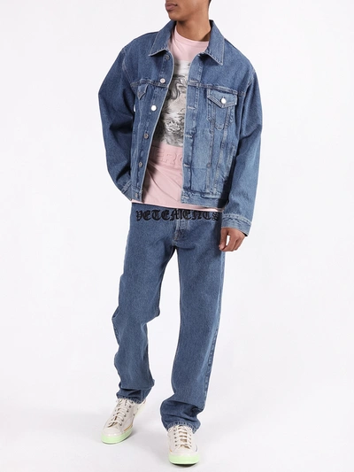 Shop Vetements Gothic Print Logo Jeans Blue