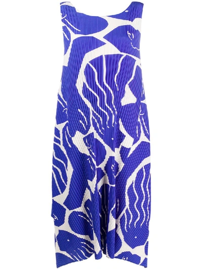 Shop Issey Miyake Abstract-print Technical Pleated Dress In Blue