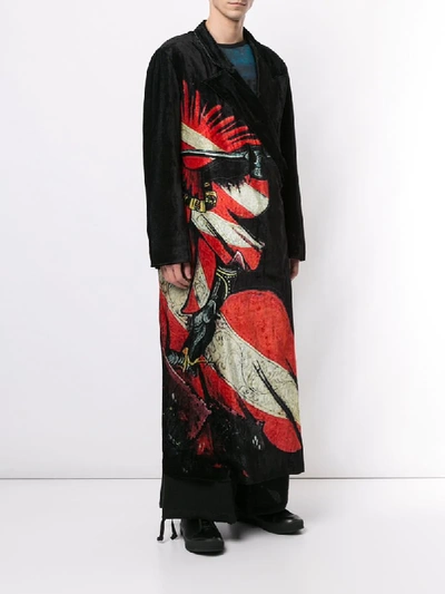 Shop Yohji Yamamoto Mantel Mit Grafischem Print In Black