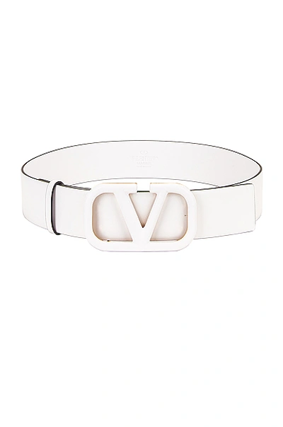 Shop Valentino Vlogo Leather Belt In Bianco Ottico