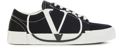Shop Valentino Garavani - Sneakers In Nero Bianco