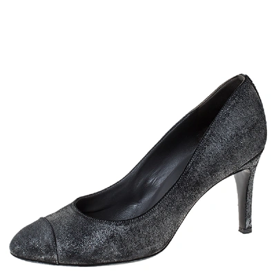 Pre-owned Chanel Metallic Distressed Textured Suede Cc Cap Toe Pumps Size 40.5 In Black