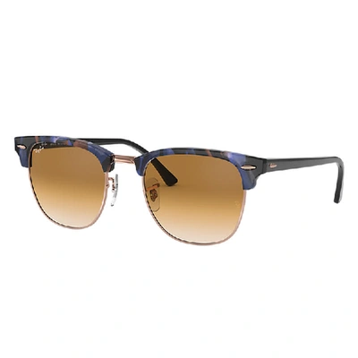 Shop Ray Ban Sunglasses Unisex Clubmaster Fleck - Brown & Blue Frame Brown Lenses 51-21 In Braun & Blau