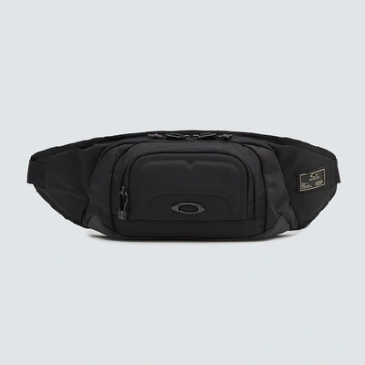 Shop Oakley Icon Belt Bag 2.0 In Black