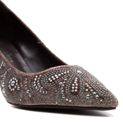 Shop Alma En Pena Women's Brown Fabric Pumps