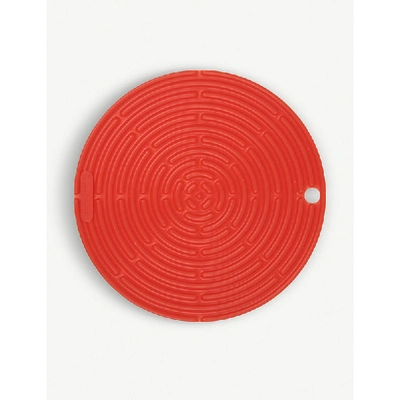 Le Creuset Volcanic Silicone Round Cool Tool In Volcanic