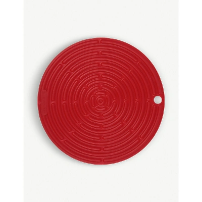 Le Creuset Red Silicone Round Cool Tool In Red