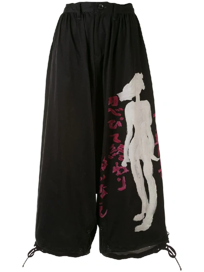 Shop Yohji Yamamoto Hand Drawing Print Cropped Trousers In Black