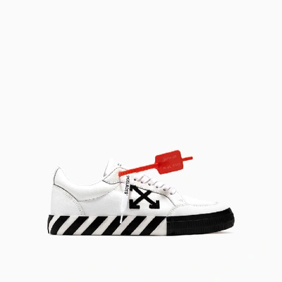 Shop Off-white Low Vulcanized Sneakers Omia085s20d68038 In Bianco Nero