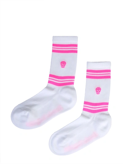 Shop Alexander Mcqueen Skull Sports Socks In White/fluro Pink