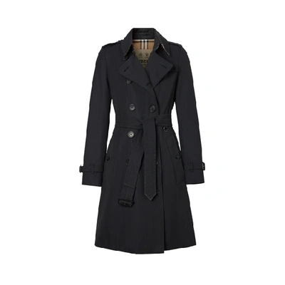 Shop Burberry The Mid-length Chelsea Heritage Trench Coat In Midnight