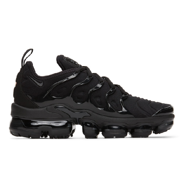 all black air vapormax plus