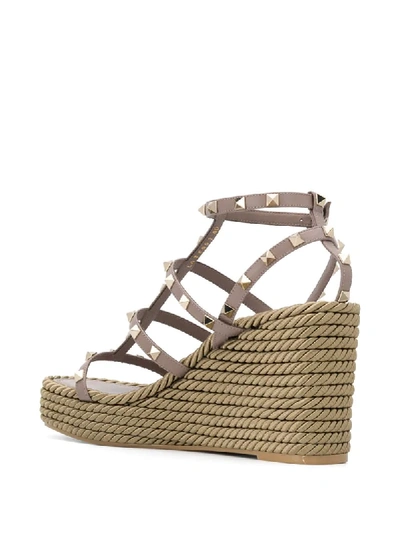 Shop Valentino 'rockstud' Wedge-pantoletten In Grey