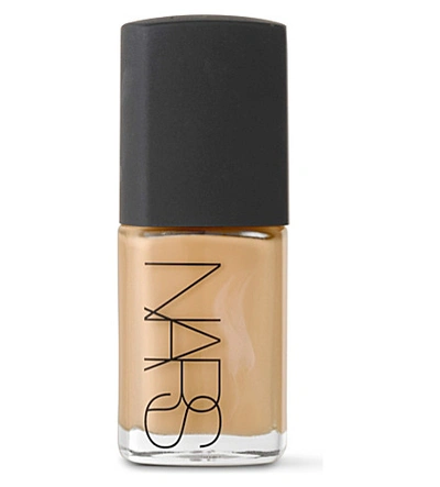 Shop Nars Macaoe Sheer Glow Foundation 30ml