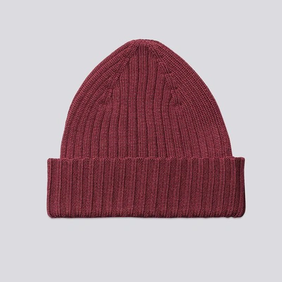 Shop Asket The Ribbed Wool Beanie Burgundy