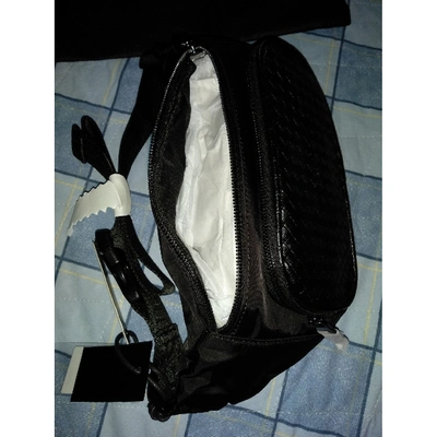 Pre-owned Guess Cloth Bag In Black