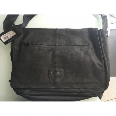 Pre-owned Versus Leather Satchel In Black