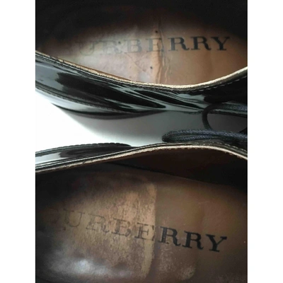 BURBERRY Pre-owned Patent Leather Lace Ups In Khaki