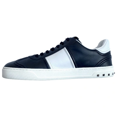 Pre-owned Valentino Garavani Rockstud Leather Low Trainers In Navy