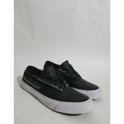 Pre-owned Converse Leather Low Trainers In Black