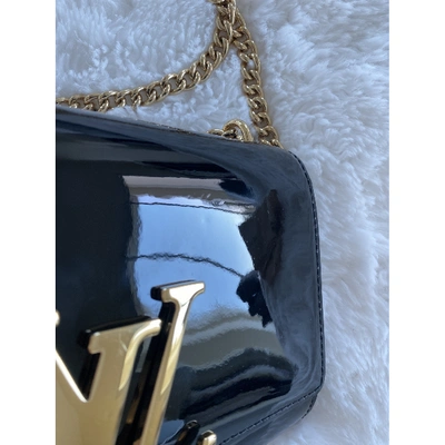 Pre-owned Louis Vuitton Louise Patent Leather Clutch Bag In Black