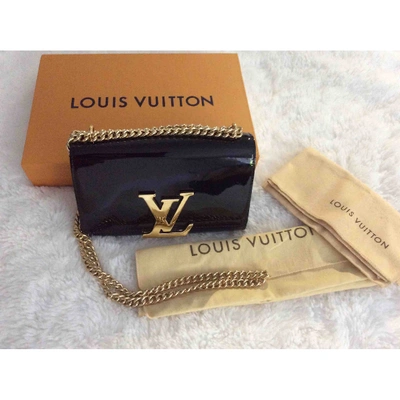 Pre-owned Louis Vuitton Louise Patent Leather Clutch Bag In Black