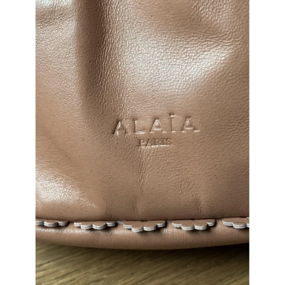 Pre-owned Alaïa Leather Clutch Bag In Pink