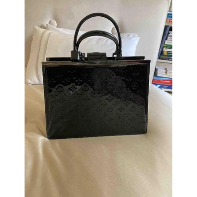 Pre-owned Louis Vuitton Deesse Patent Leather Handbag In Black