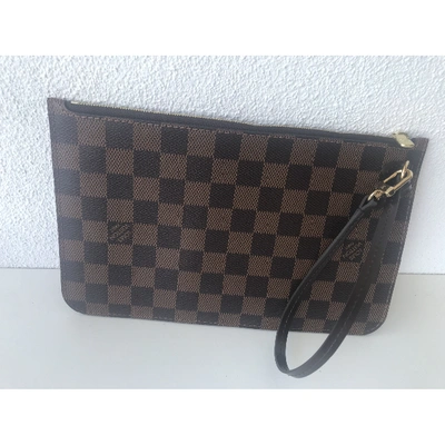 Pre-owned Louis Vuitton Neverfull Cloth Clutch Bag In Brown