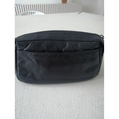 Pre-owned Donna Karan Leather Clutch Bag In Black