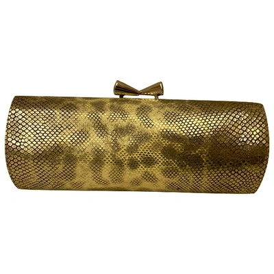Pre-owned Stuart Weitzman Leather Clutch Bag In Gold
