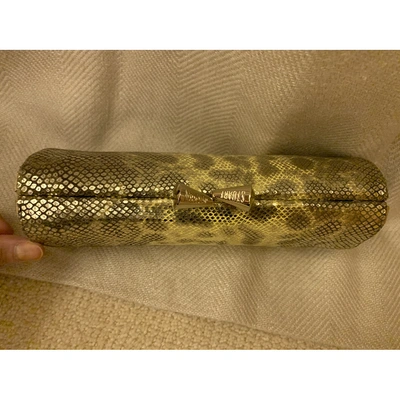 Pre-owned Stuart Weitzman Leather Clutch Bag In Gold