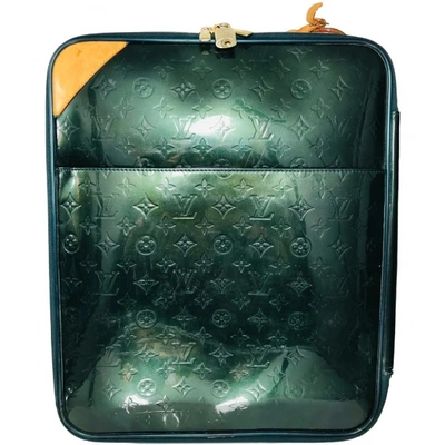 Pre-owned Louis Vuitton Pegase Green Patent Leather Travel Bag