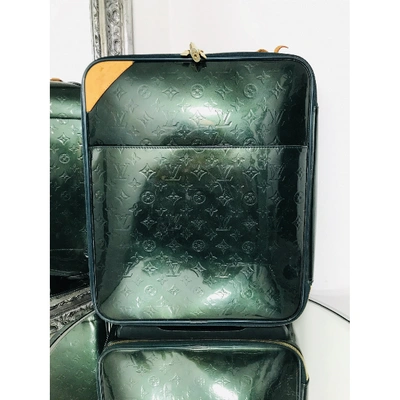 Pre-owned Louis Vuitton Pegase Green Patent Leather Travel Bag