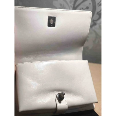 Pre-owned Chanel Leather Crossbody Bag In Ecru