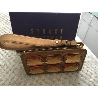 Pre-owned Stuart Weitzman Cloth Clutch Bag In Gold