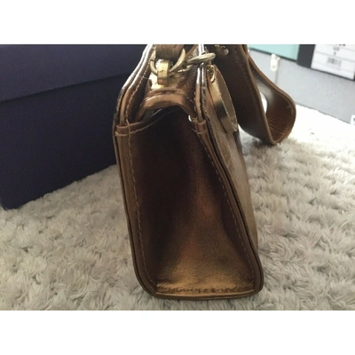 Pre-owned Stuart Weitzman Cloth Clutch Bag In Gold