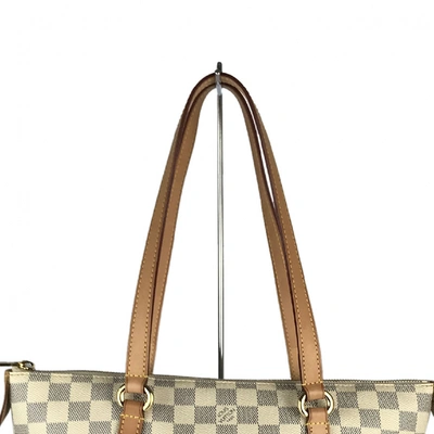 Totally cloth handbag Louis Vuitton White in Cloth - 32180374