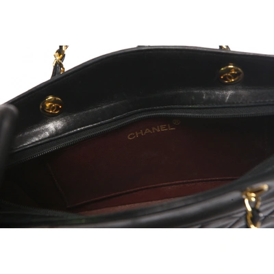 Pre-owned Chanel Leather Handbag In Black