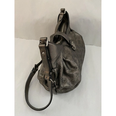 Pre-owned Louis Vuitton Mahina Leather Crossbody Bag In Metallic