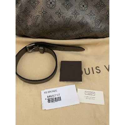 Pre-owned Louis Vuitton Mahina Leather Crossbody Bag In Metallic