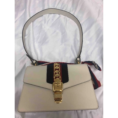 Pre-owned Gucci Sylvie Leather Handbag In White