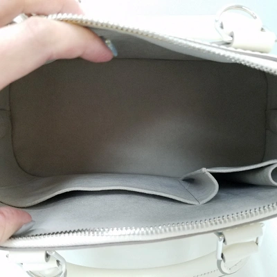Alma bb leather handbag Louis Vuitton Ecru in Leather - 25344268