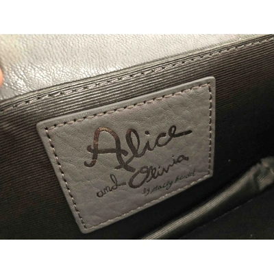 Pre-owned Alice And Olivia Leather Clutch Bag In Grey