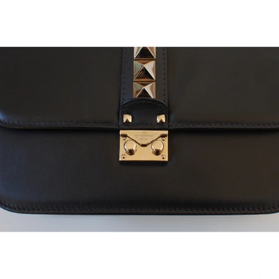 Pre-owned Valentino Garavani Glam Lock Leather Crossbody Bag In Black