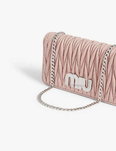Shop Miu Miu Matelassé Leather Wallet-on-chain In Pink