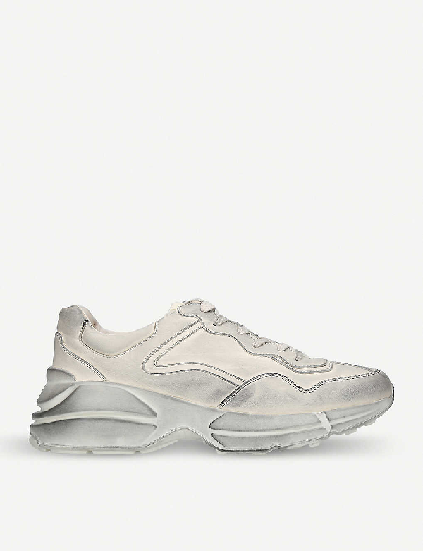white running trainers
