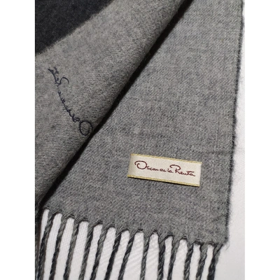 Pre-owned Oscar De La Renta Wool Scarf In Grey