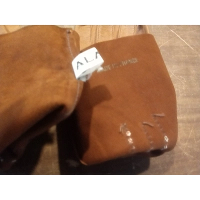 Pre-owned Alaïa Leather Gloves In Camel
